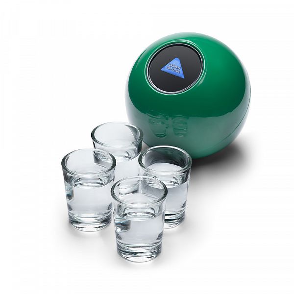 Vsebina družabne igre Mystery 8 Ball