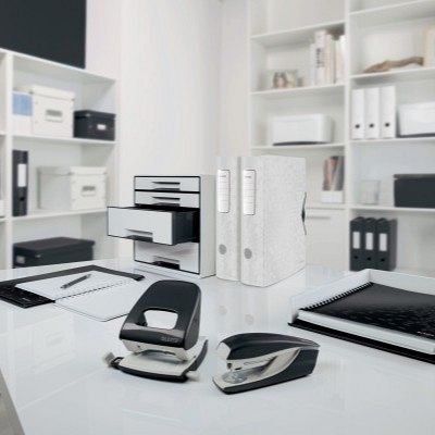 Luknjač 30L Leitz WOW 5008 črn