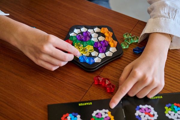 Miselna igra Smart Games IQ Pentagon