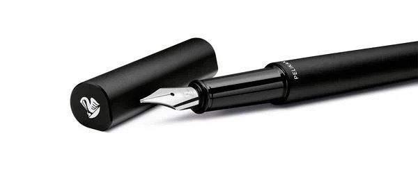Nalivno pero Pelikan Ineo Black + kovinska škatlica